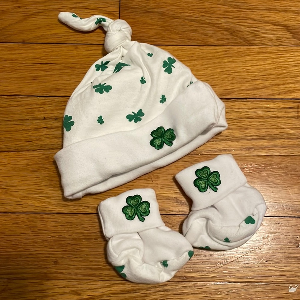 NEWBORN ☘️ Hat & Booties Set